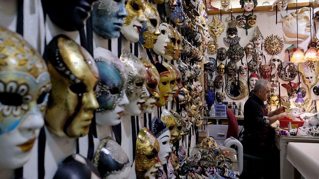 Venecia prepara sus máscaras para el Carnaval