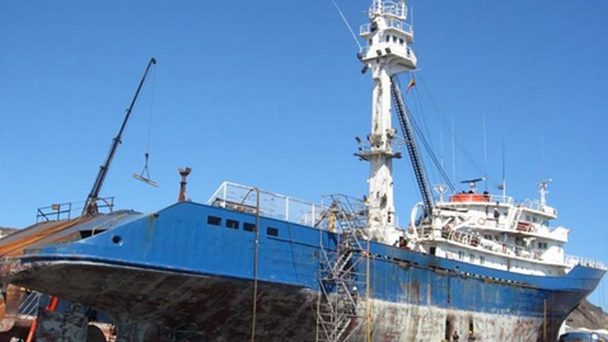 Rescatan a 29 marineros de un atunero con base en Vigo que se había hundido