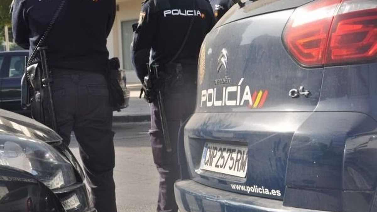450 agentes participan en una macroredada contra el menudeo de drogas en el distrito madrileño de Usera 450 agentes participan en una macroredada contra el menudeo de drogas en el distrito madrileño de Usera