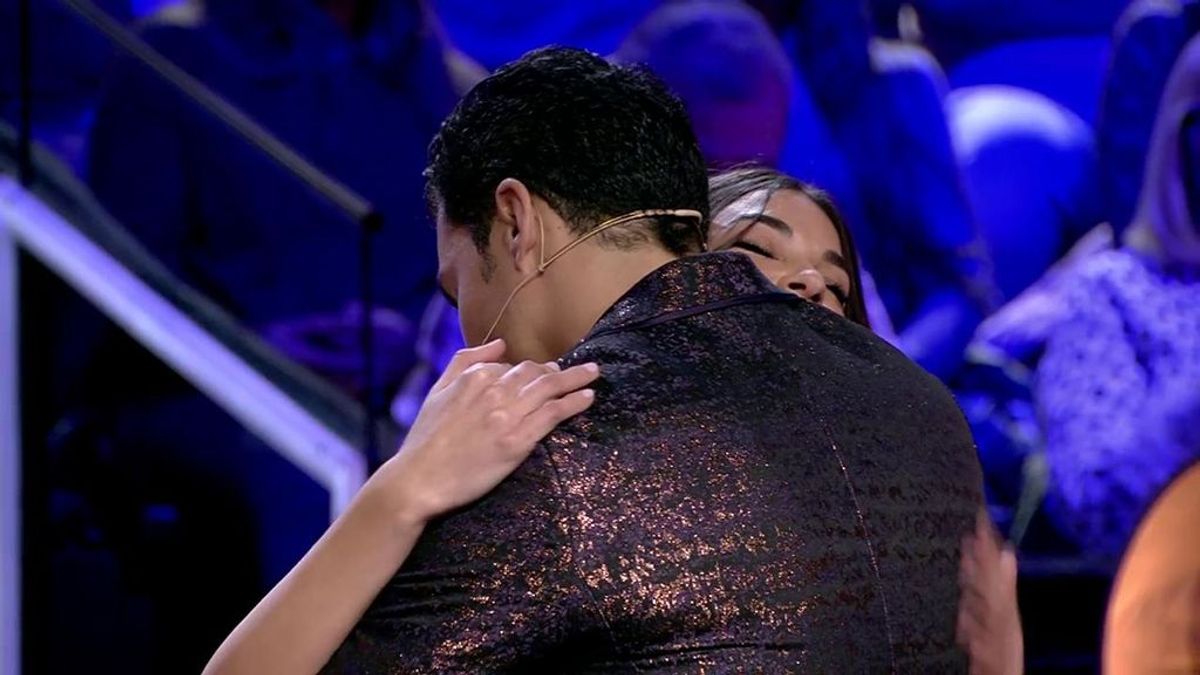 Kiko se entera en directo que Estela y Diego han roto: “Dame un abrazo”