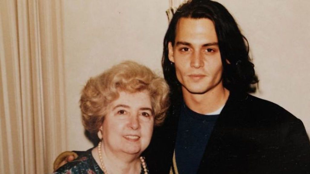 La misteriosa mujer junto a Jhonny Depp