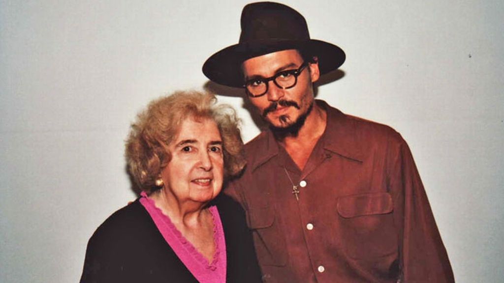 La misteriosa mujer junto a Jhonny Depp