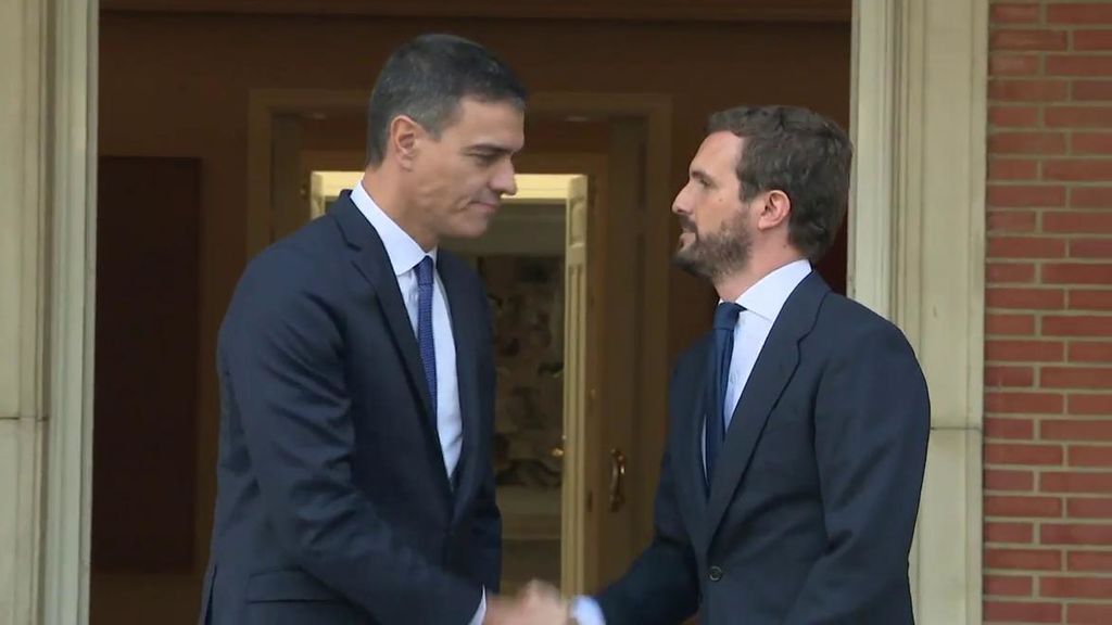 Sánchez y Casado se reúnen en La Moncloa con la vista en la renovación de los órganos constitucionales