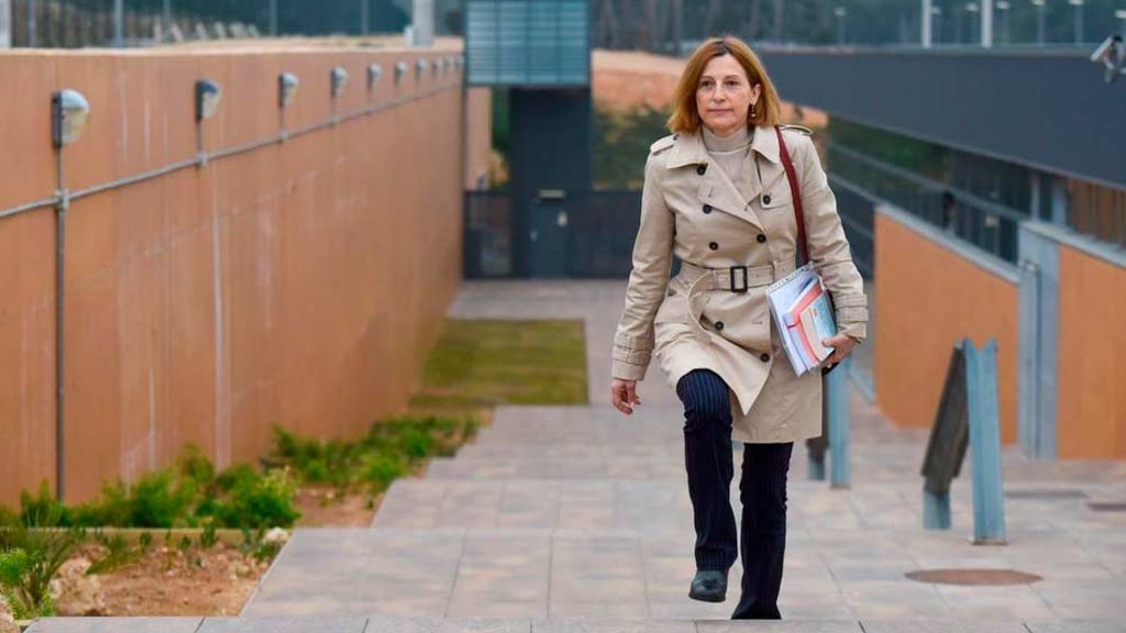 La expresidenta del Parlament de Cataluña, Carme Forcadell, sale de prisión para cuidar a su madre La expresidenta del Parlament de Cataluña, Carme Forcadell, sale de prisión para cuidar a su madre