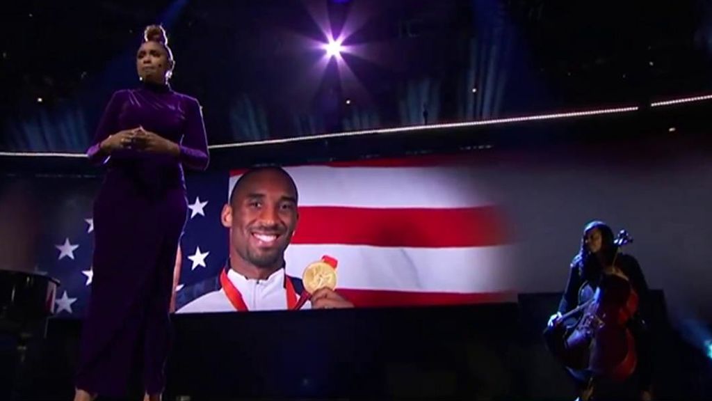 El homenaje en el All Star de la NBA a Kobe Bryant: ocho segundos de silencio y el himno en su honor
