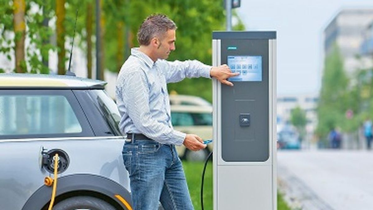 El Gobierno impulsará las 'electrolineras' en las carreteras del Estado El Gobierno impulsará las 'electrolineras' en las carreteras del Estado