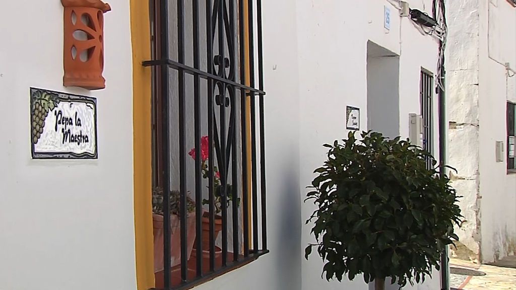 200 placas con nombre de mujer homenajean a las mujeres rurales en el pueblo más pequeño de Málaga
