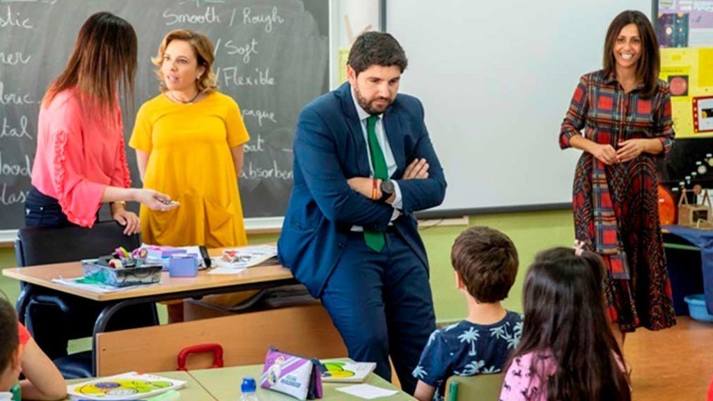 Murcia mantiene el 'pin parental' y obliga al gobierno a acudir a los tribunales Murcia mantiene el 'pin parental' y obliga al gobierno a acudir a los tribunales