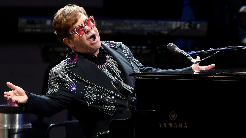 Elton John abandona un concierto por neumonía: "Toqué y canté con todo mi corazón, pero mi voz no podía más"