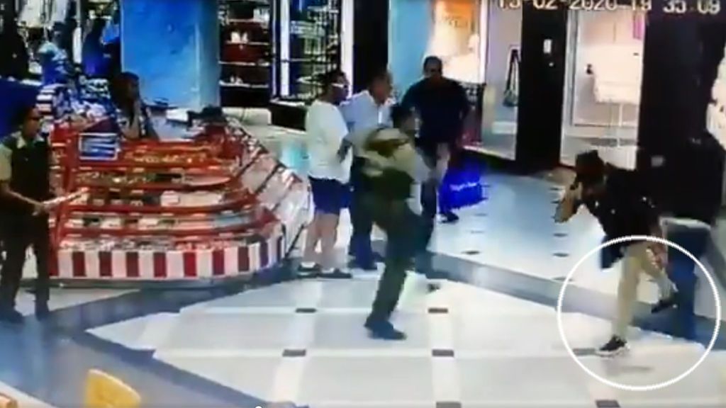 Una zancadilla frustra la huida de un delincuente en un centro comercial de Chile