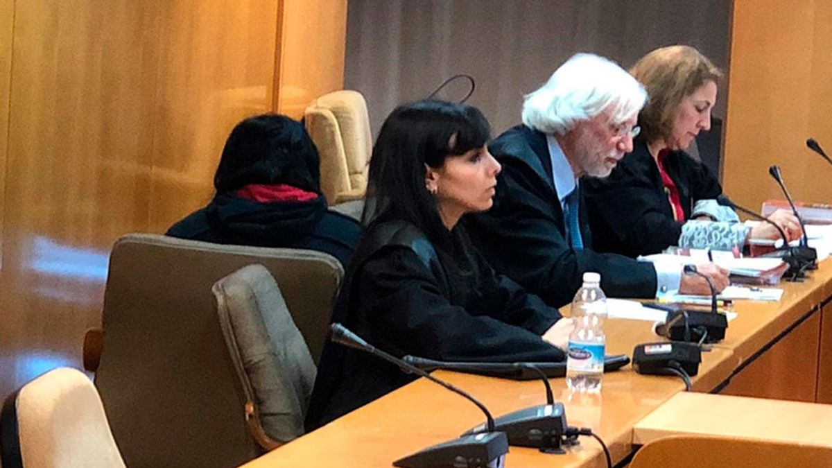 La defensa de la joven que mató a su bebé a puñaladas alega que sufrió depresión psicótica en el parto La defensa de la joven que mató a su bebé a puñaladas alega que sufrió depresión psicótica en el parto