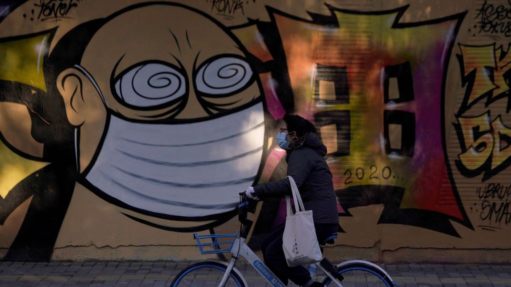 China eleva a 1.868 los muertos y a 72.434 los afectados por el nuevo coronavirus China eleva a 1.868 los muertos y a 72.434 los afectados por el nuevo coronavirus
