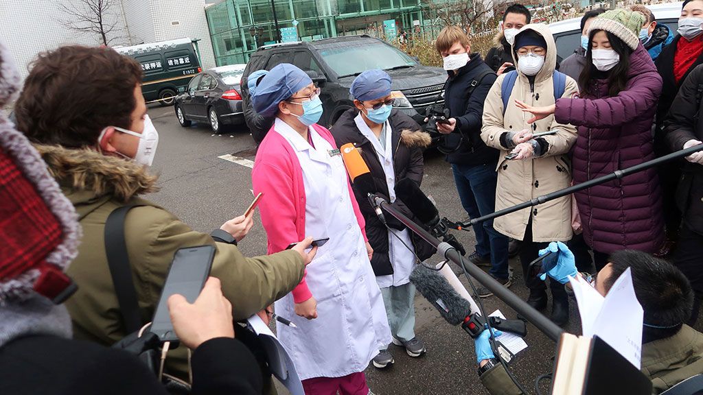 Coronavirus en China: tres reporteros, expulsados por criticar al gobierno Coronavirus en China: tres reporteros, expulsados por criticar al gobierno