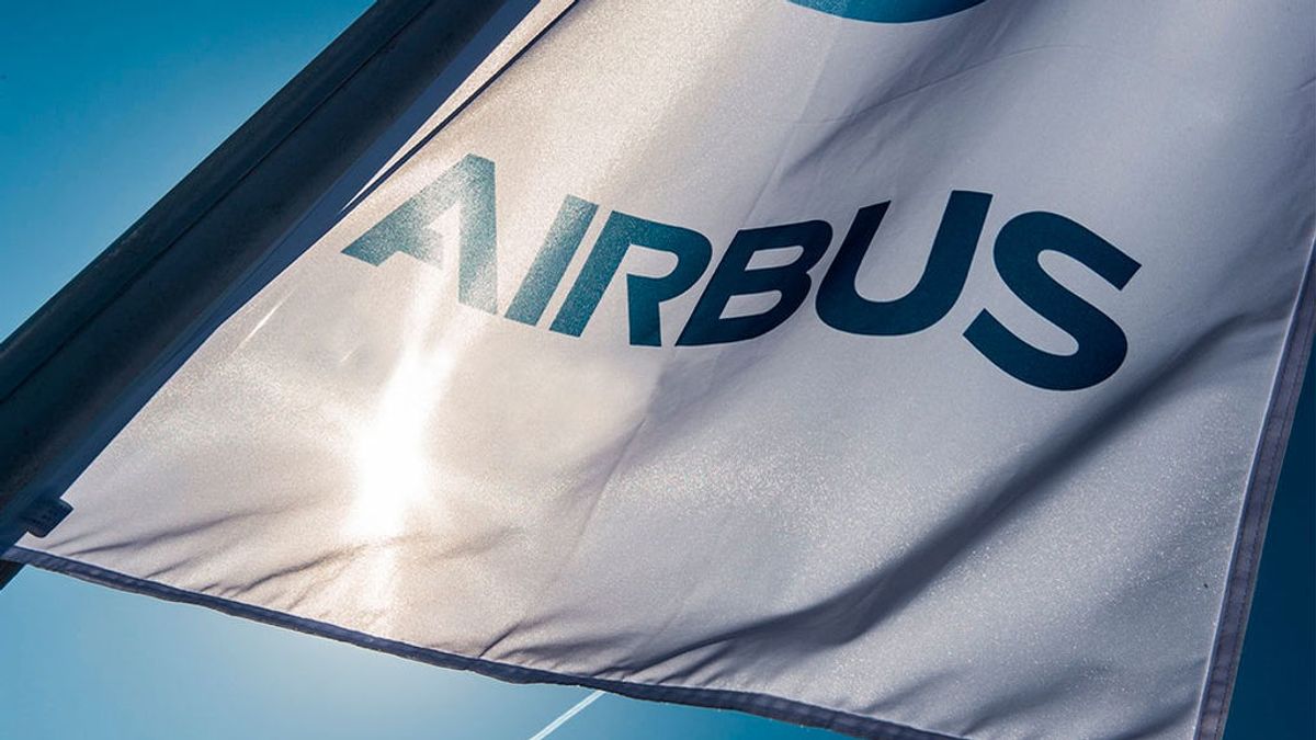Airbus recortá 630 empleos en España por la crisis del avión militar A400M Airbus recortá 630 empleos en España por la crisis del avión militar A400M