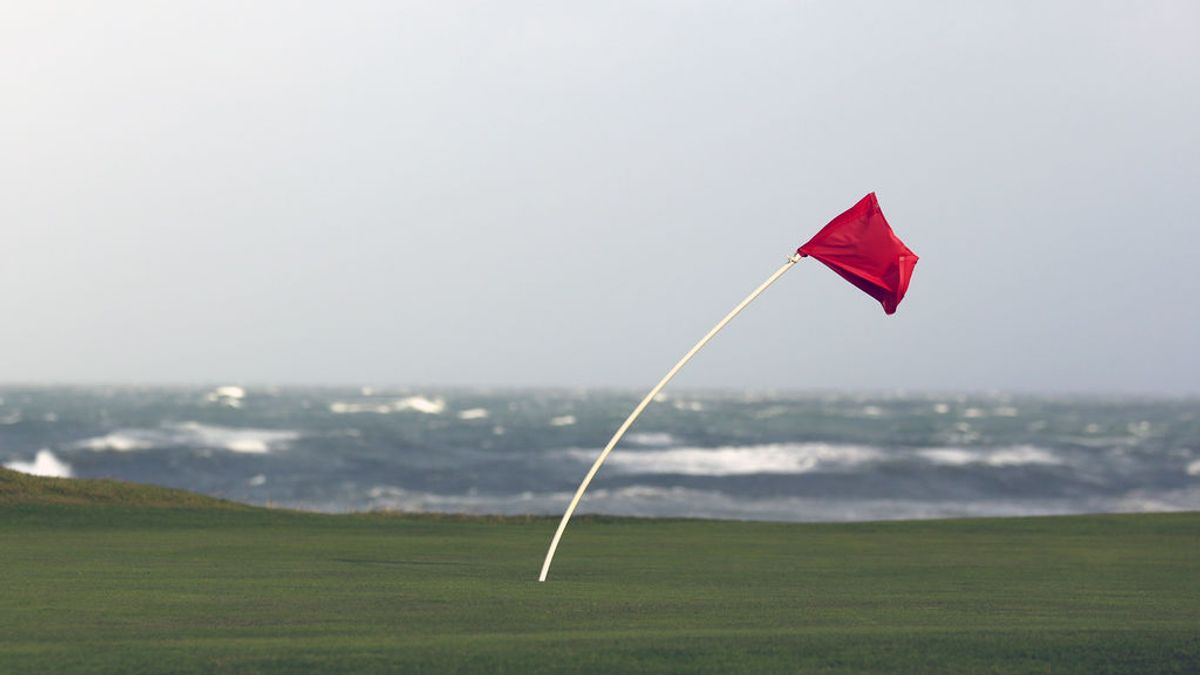 El viento de levante se hace fuerte en el Estrecho y pone en riesgo las zonas costeras
