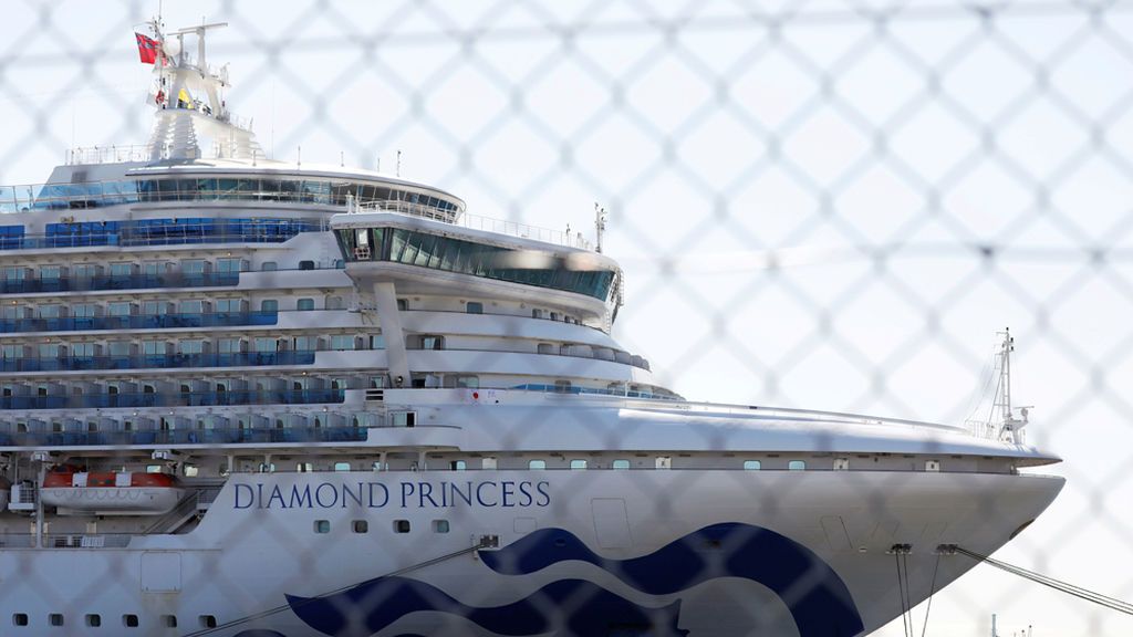 El Diamond Princess, el mayor foco de contagio del coronavirus detrás de Wuhan: Dos pasajeros muertos y más de 600 enfermos