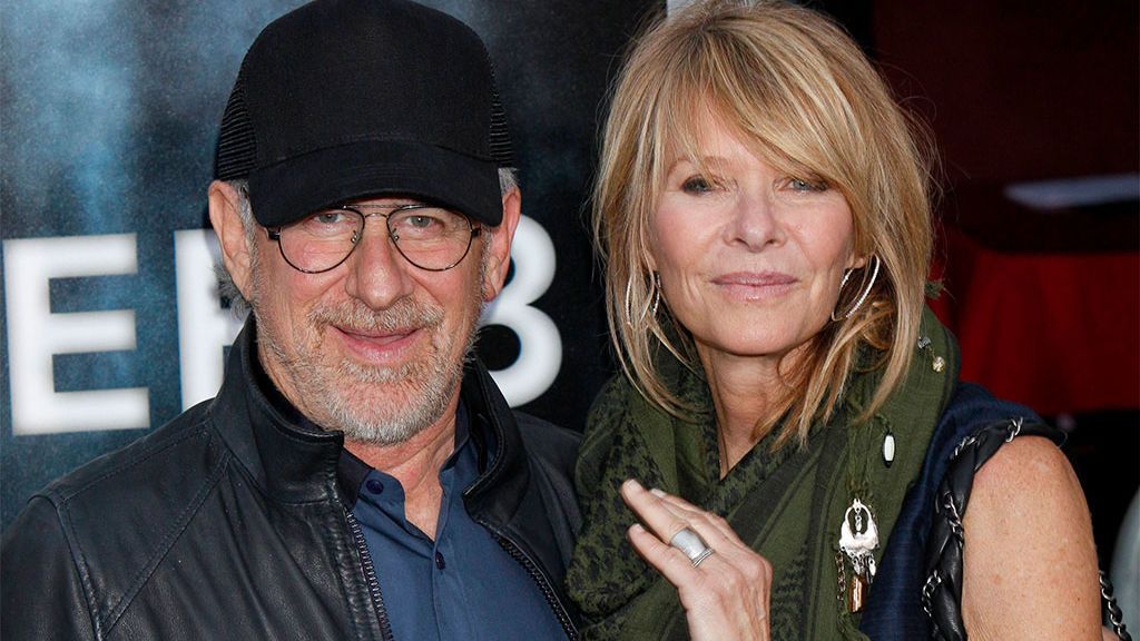 20200220-vida-spielberg-kate-capshaw-mujer-cordon-retocada