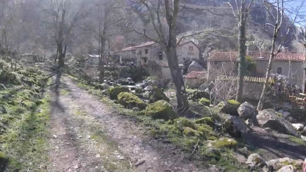 El pueblo asturiano de Bulnes se queda incomunicado por el cierre del funicular