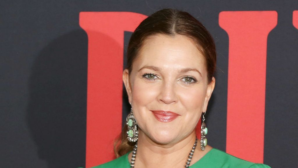 Drew Barrymore se sincera sobre la transformación que ha sufrido su cuerpo: "Me he mirado en el espejo y he llorado"