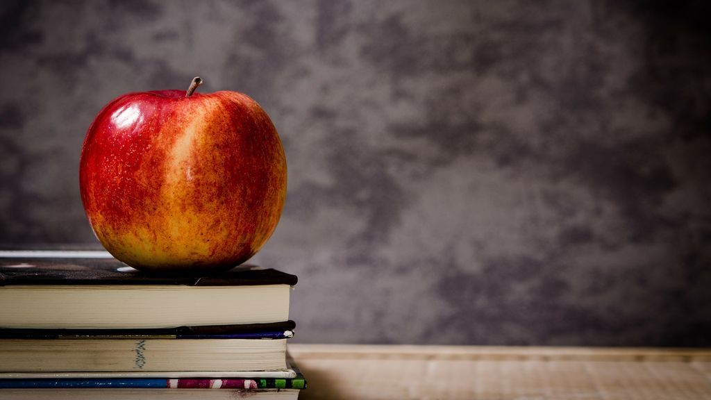 Los factores que inciden directamente en la miopía: fumar, la falta de fruta y pasar horas delante de una pantalla Los factores que inciden directamente en la miopía: fumar, la falta de fruta y pasar horas delante de una pantalla