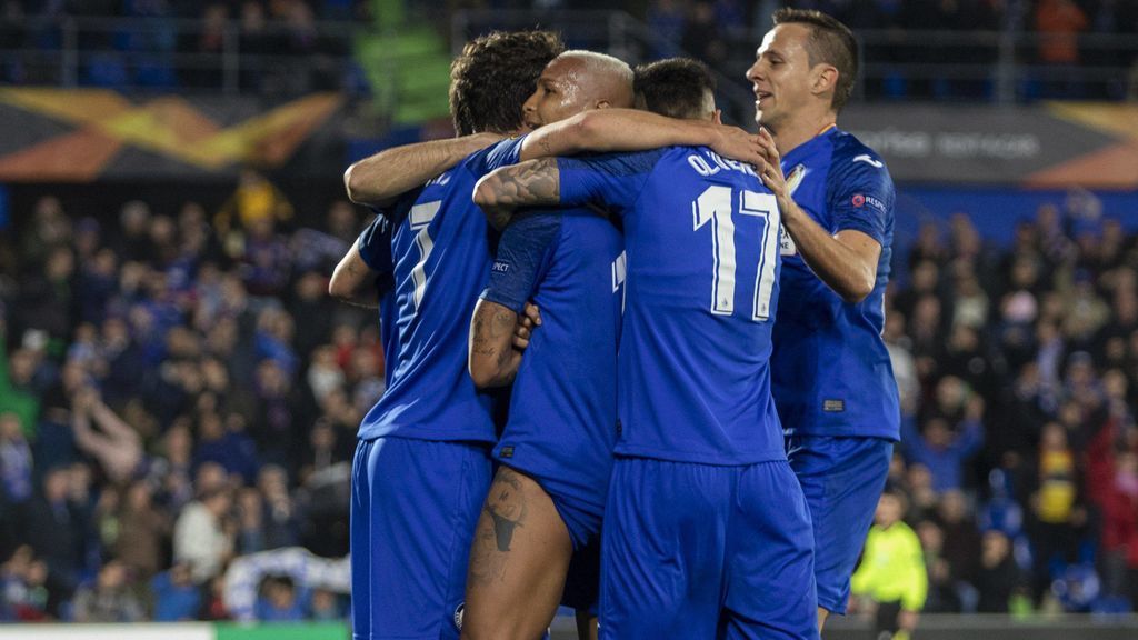 Deyverson recibió un ‘mecherazo’ de la afición del Ajax en la celebración del primer gol del Getafe Deyverson recibió un ‘mecherazo’ de la afición del Ajax en la celebración del primer gol del Getafe
