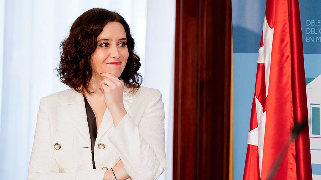 Ayuso acusa al Gobierno de "atacar" la autonomía de Madrid al tratar de imponer una "subida indiscriminada de impuestos" Ayuso acusa al Gobierno de "atacar" la autonomía de Madrid al tratar de imponer una "subida indiscriminada de impuestos"
