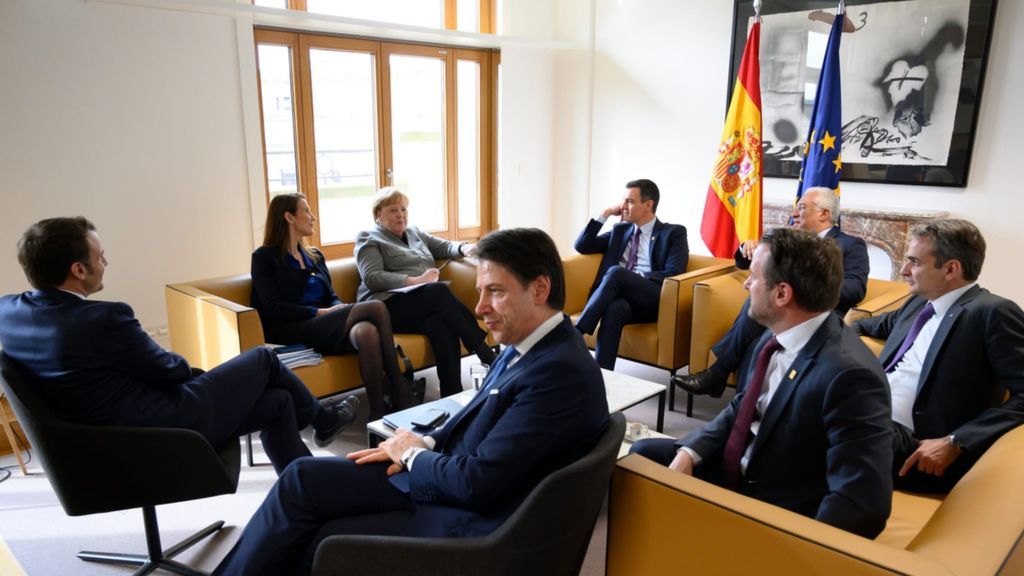 Diplomacia de pasillos y banderas durante la cumbre en Bruselas Diplomacia de pasillos y banderas durante la cumbre en Bruselas