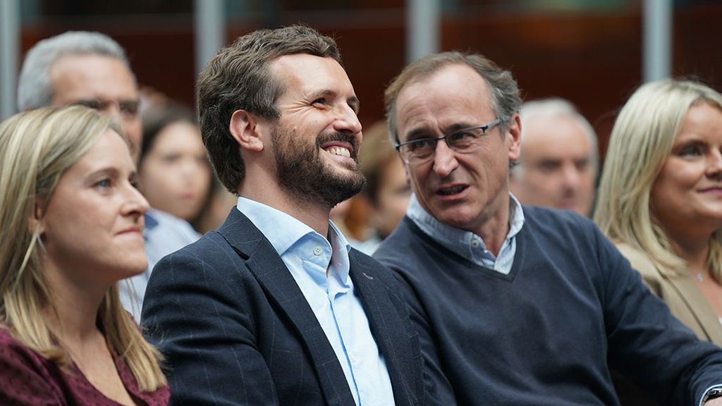 Bronca en el PP: Génova acusa a Alonso de darles plantón y él de que Casado no le coge el teléfono Bronca en el PP: Génova acusa a Alonso de darles plantón y él de que Casado no le coge el teléfono