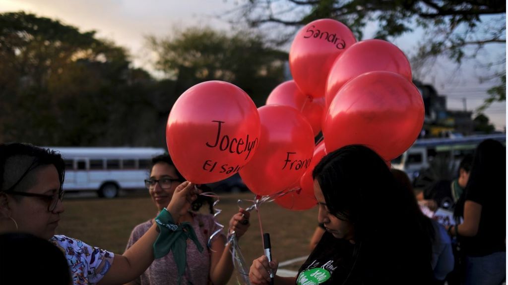 El partido de AMLO califica de "trampa de la derecha" la huelga feminista del 9 de marzo en México El partido de AMLO califica de "trampa de la derecha" la huelga feminista del 9 de marzo en México