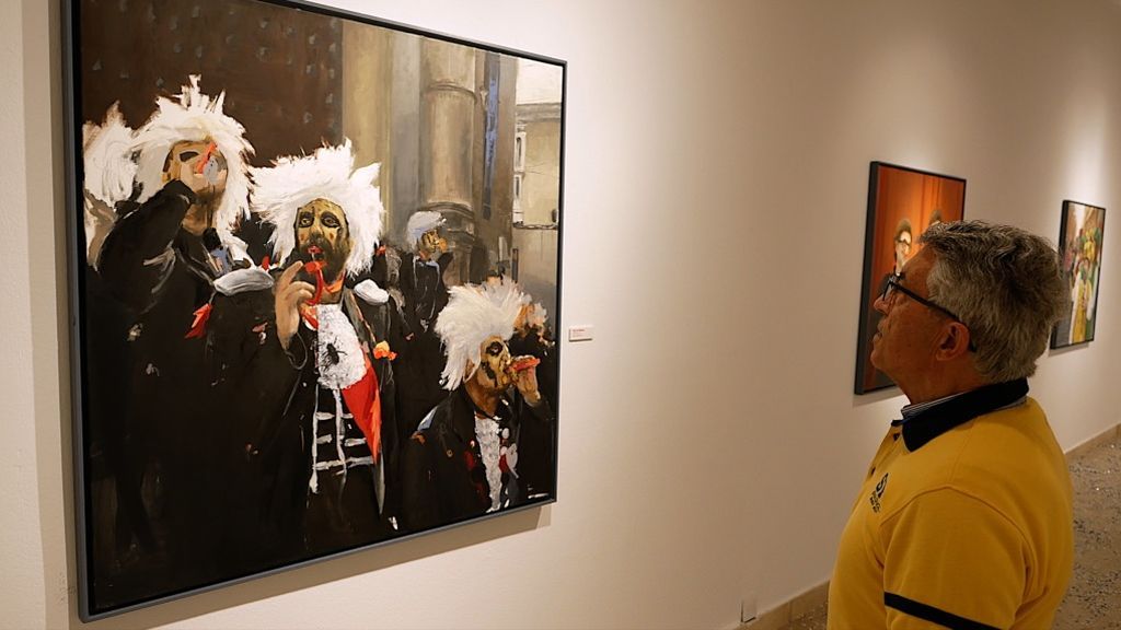 Autorretrato de Pepe Baena y su chirigota en las calles de Cádiz