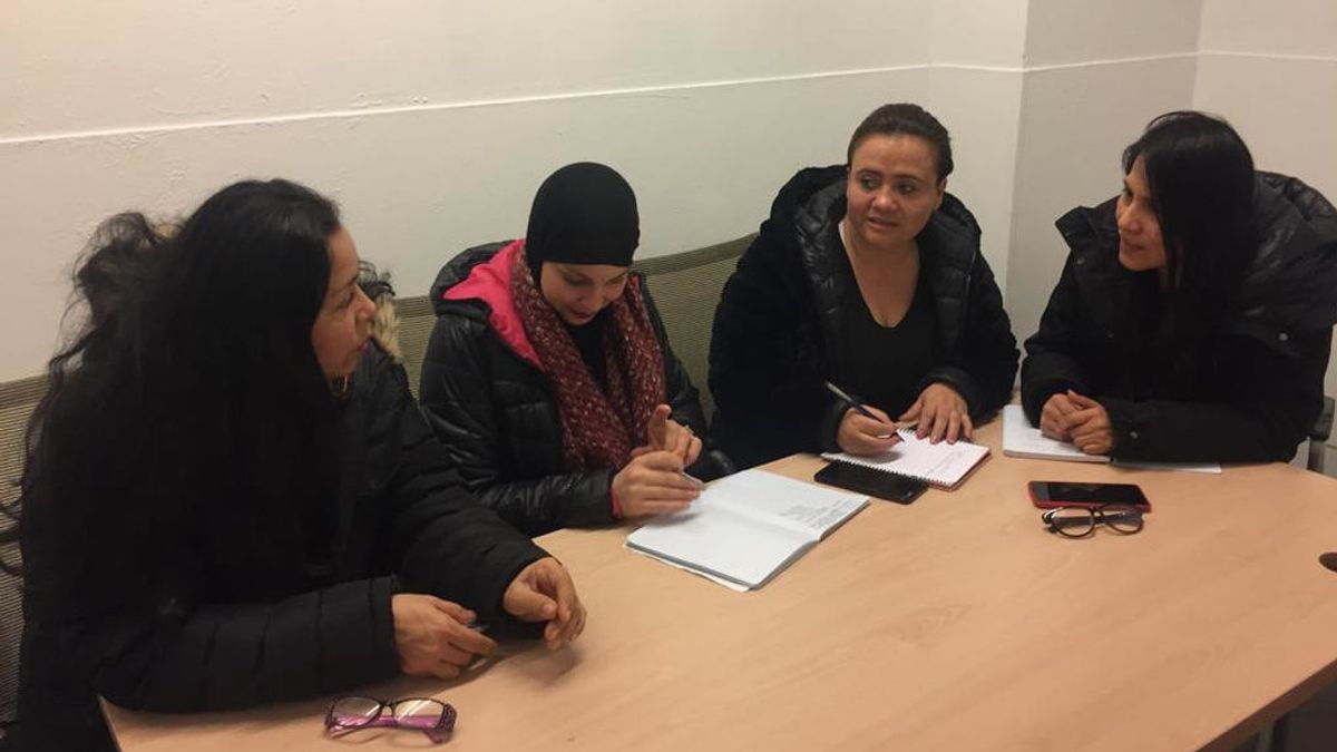 "Me pidió que trabajara en ropa interior transparente": el Sindicato de Cuidadoras Sin papeles denuncia casos de abusos y explotación "Me pidió que trabajara en ropa interior transparente": el Sindicato de Cuidadoras Sin papeles denuncia casos de abusos y explotación