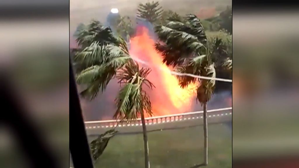 1000 personas desalojadas del norte de Tenerife por varios incendios que se han desatado esta tarde