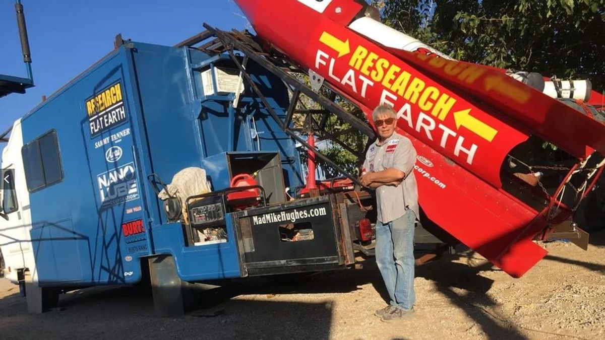 Muere el terraplanista ‘Mad Mike’ en un accidente con su cohete casero Muere el terraplanista ‘Mad Mike’ en un accidente con su cohete casero