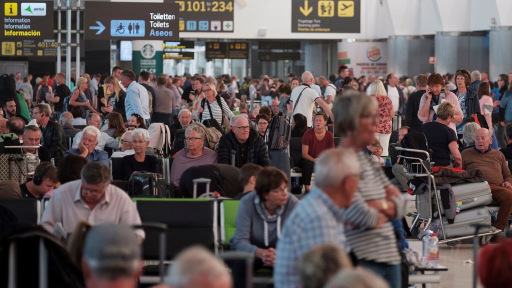 Cientos de pasajeros afectados por las cancelaciones en Gran CanariaCientos de pasajeros afectados por las cancelaciones en Gran Canaria
