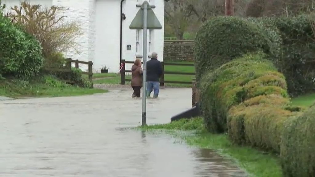 Continúan las inundaciones en Inglaterra