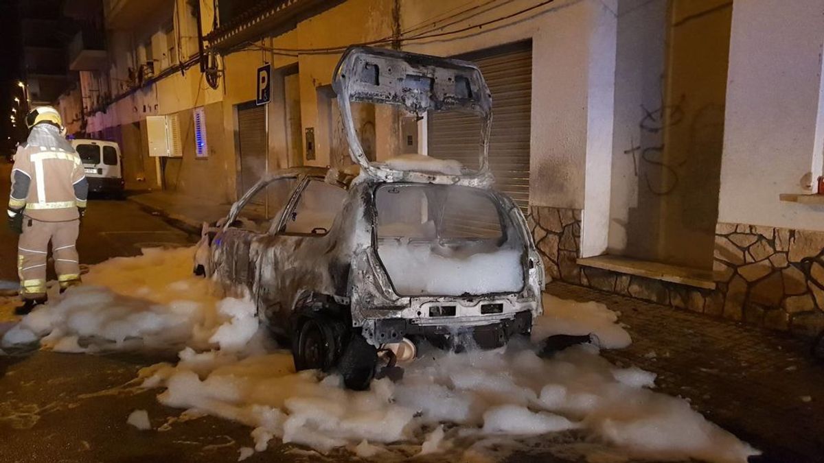 Vox denuncia el "atentado" contra un concejal del partido en Girona cuyo coche ha sido quemado