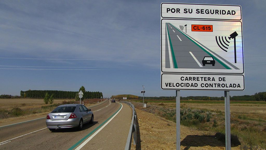 Para qué sirven las líneas verdes que ha pintado la DGT en varias carreteras españolas Para qué sirven las líneas verdes que ha pintado la DGT en varias carreteras españolas
