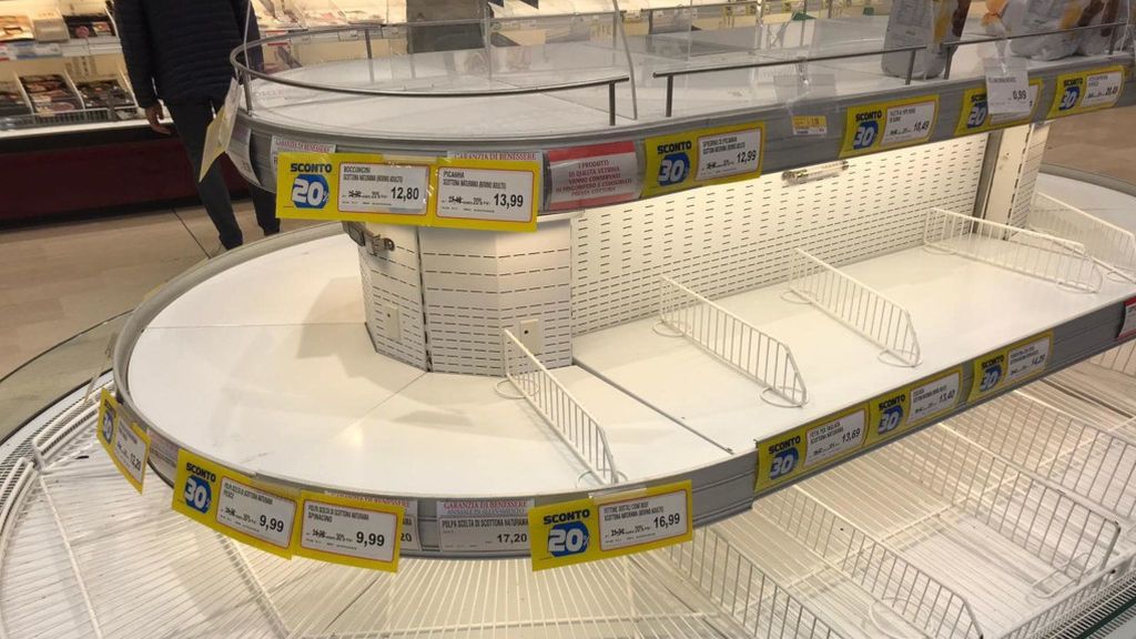 Supermercados vacíos en Milán por miedo al coronavirus