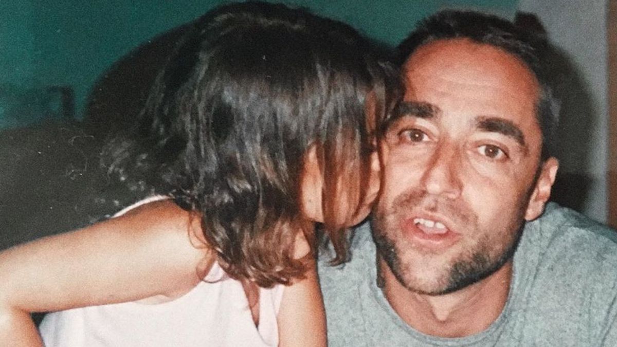 La hija de Raquel Revuelta le escribe una carta a su padre tras su muerte: “Qué injusto que le falle el corazón al que lo tiene más grande”