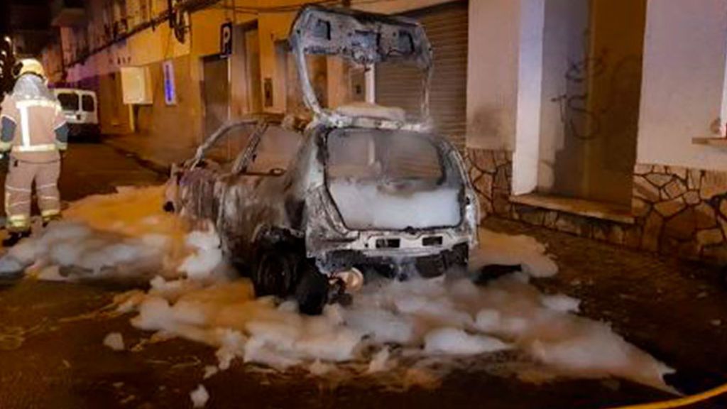 Vox denuncia la quema del coche de su concejal en la localidad catalana de Salt Vox denuncia la quema del coche de su concejal en la localidad catalana de Salt