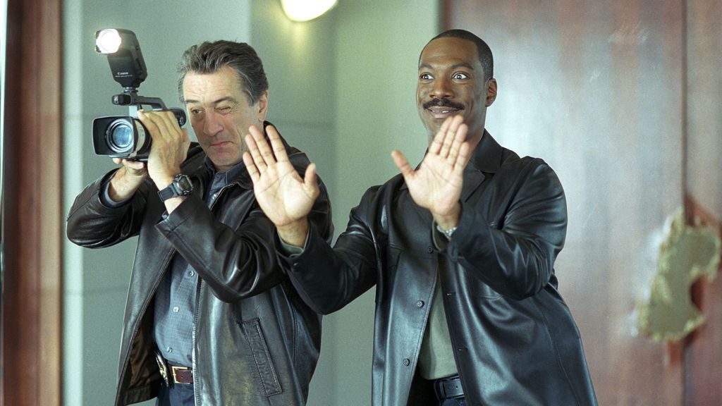 El actor EDDIE MURPHY y ROBERT DE NIRO actuando en una escena de la pelicula Showtime