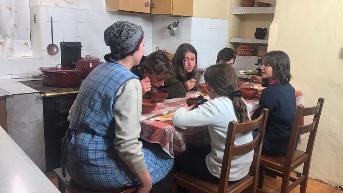 Cinco días viviendo como sus abuelos: la aventura de unos escolares en una aldea de Ourense Cinco días viviendo como sus abuelos: la aventura de unos escolares en una aldea de Ourense