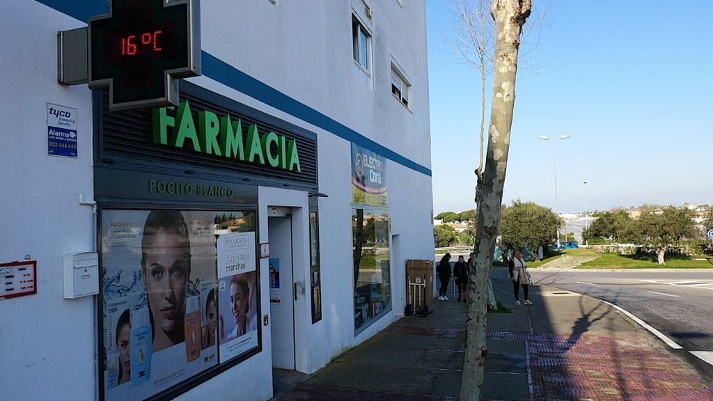 Una farmacia en Conil de la Frontera, Cádiz