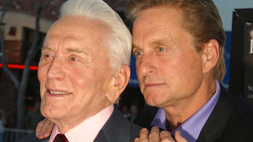 Kirk Douglas dona toda su herencia a la caridad y deja a su hijo, Michael Douglas, sin un solo céntimo de ella