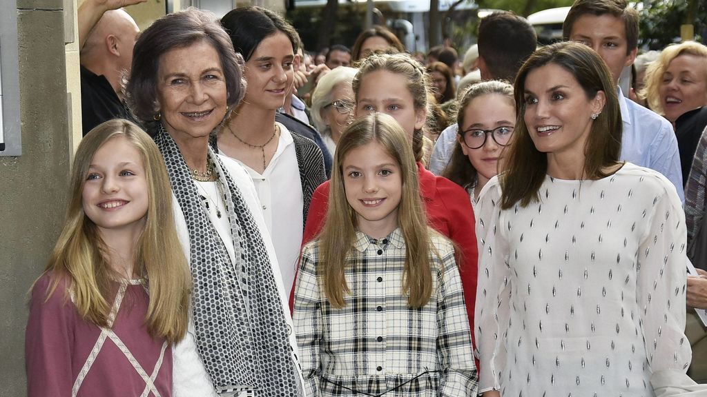 La princesa Leonor, la reina Sofía, Victoria Federica, la infanta Sofía, Irene Urdangarín y la reina Letizia
