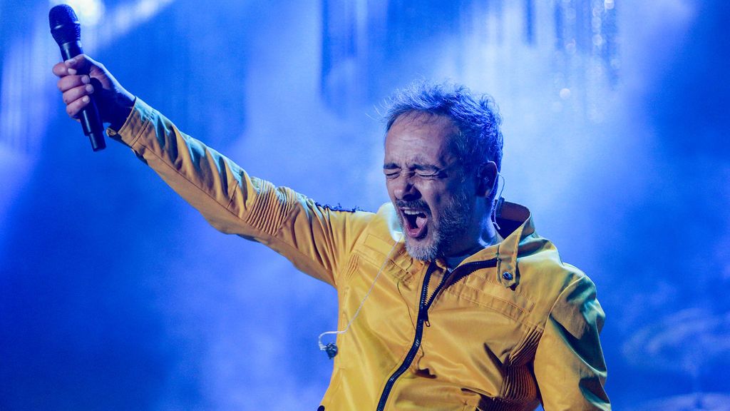 Santi Balmes, de Love of lesbian, tras cancelarse el viaje a Italia de su hija: “Se pierde su primer cebollón”