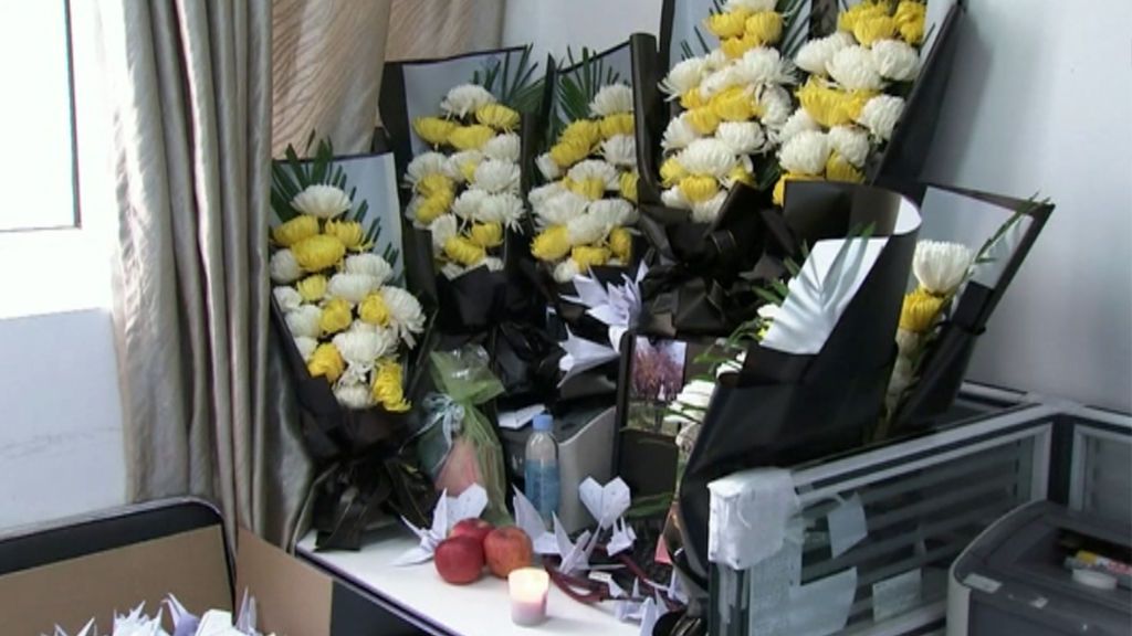 Funeral en China a los médicos fallecidos por coronavirus Funeral en China a los médicos fallecidos por coronavirus