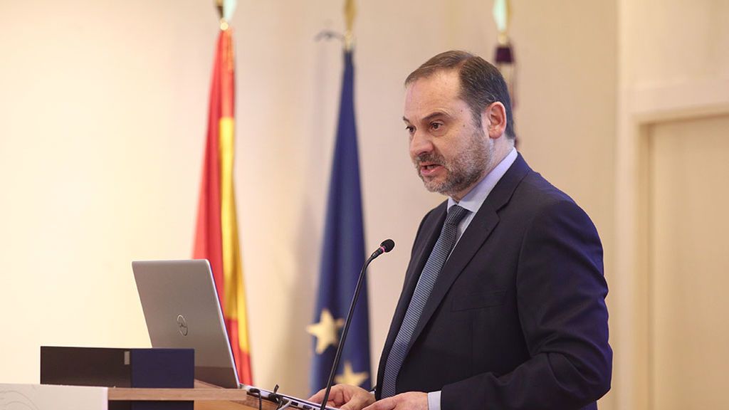 En directo: Ábalos presenta las líneas maestras del ministerio de Transportes para esta legislatura En directo: Ábalos presenta las líneas maestras del ministerio de Transportes para esta legislatura