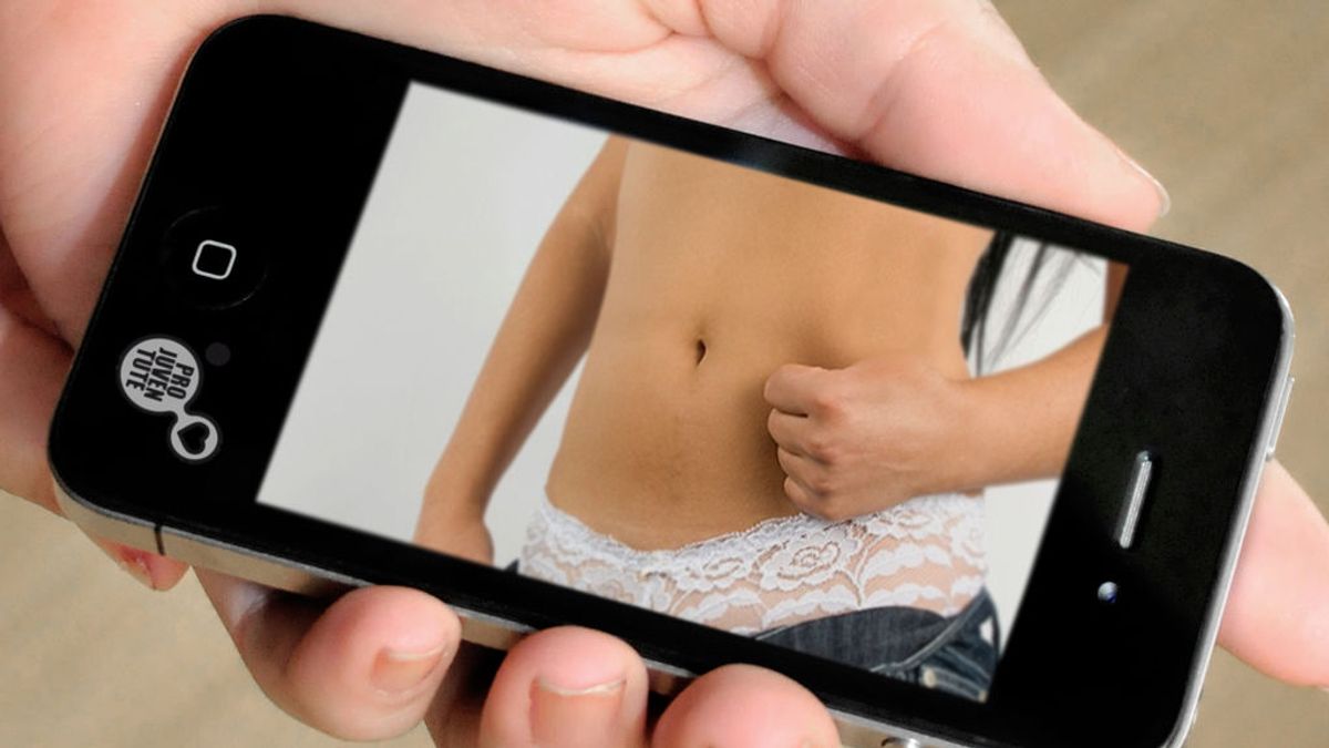 Supremo confirma que es delito enviar sin permiso una foto de alguien desnudo