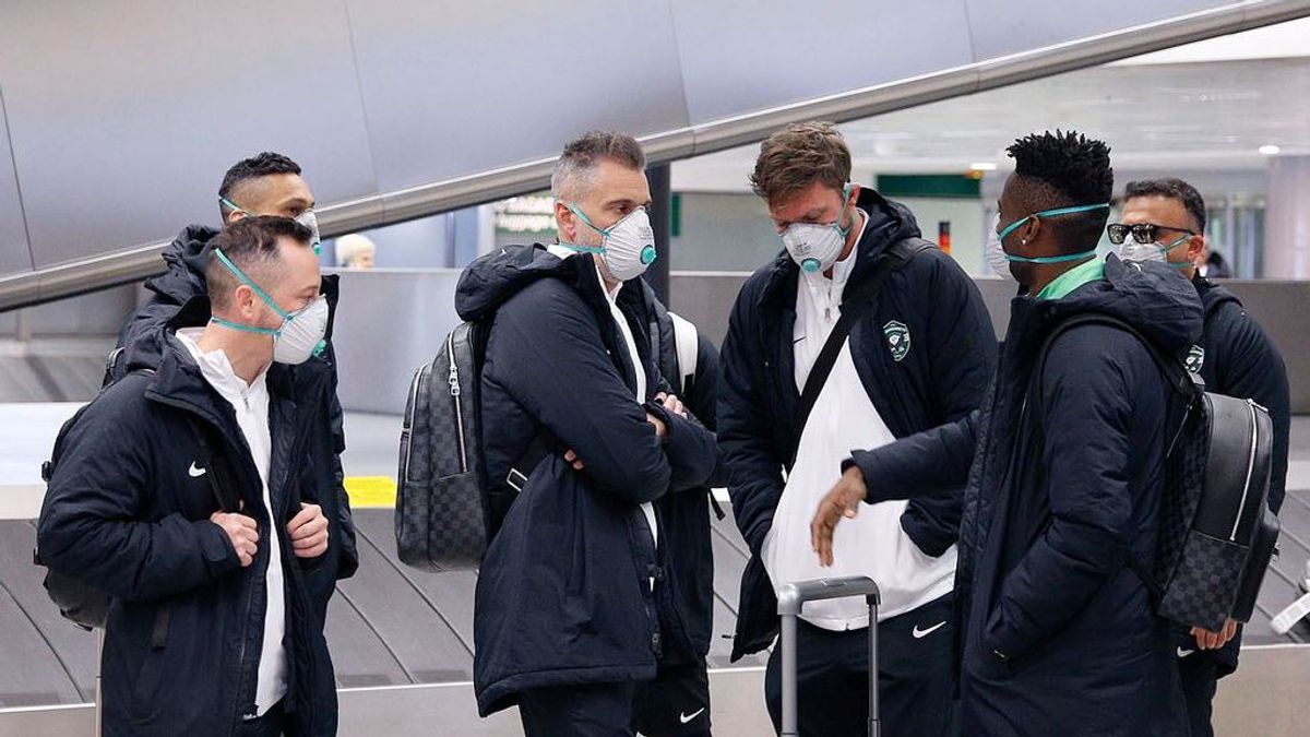 El Ludogorets, con mascarillas a su llegada a Milán: toda la plantilla se protege del coronavirus